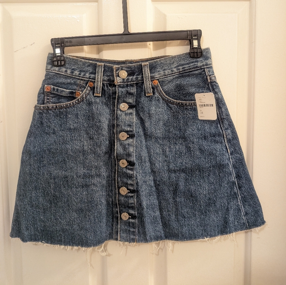 Levi's medium blue denim skirt with buttons
